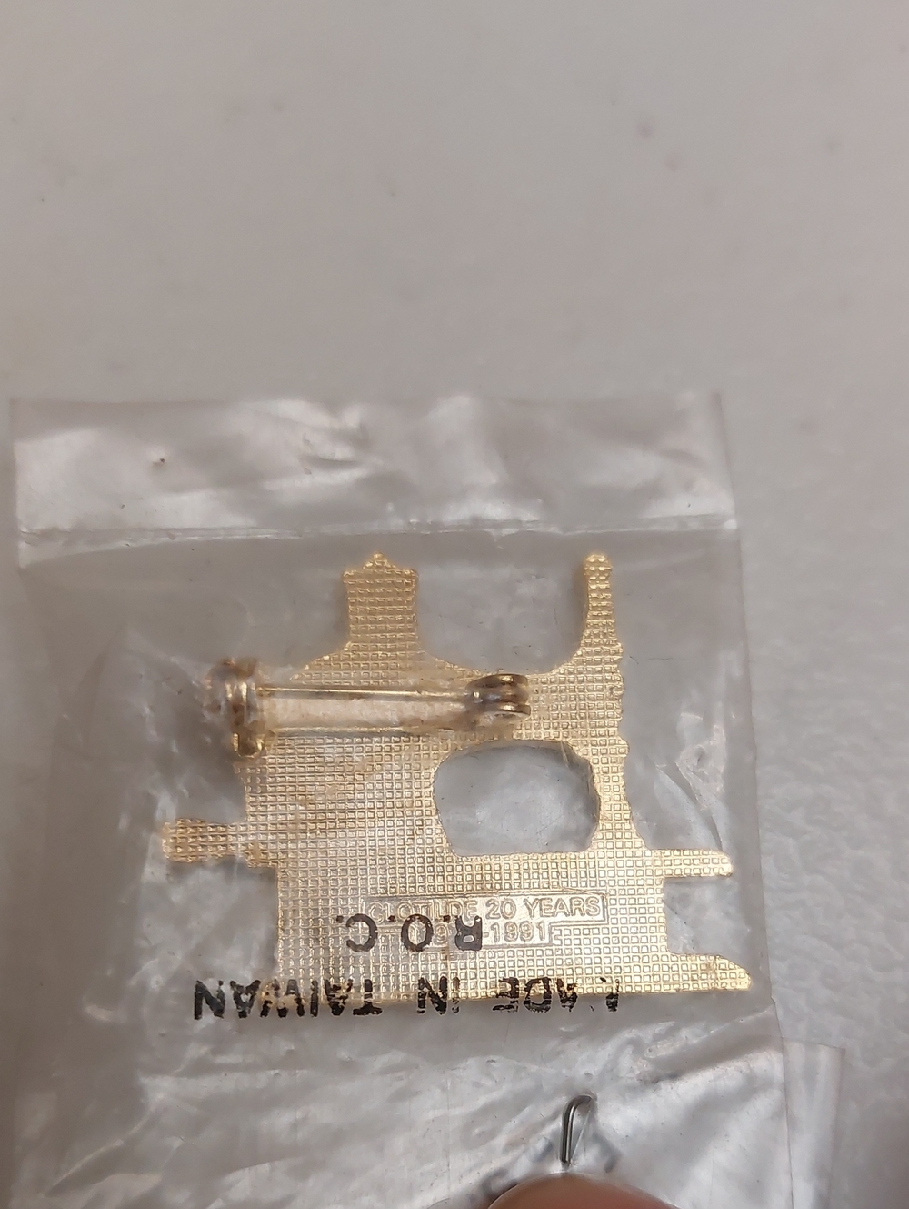 Vtg Collectible Clotilde 1971-1991 Sewing Machine 20 Years Comemorative Brooch - Picture 2 of 4